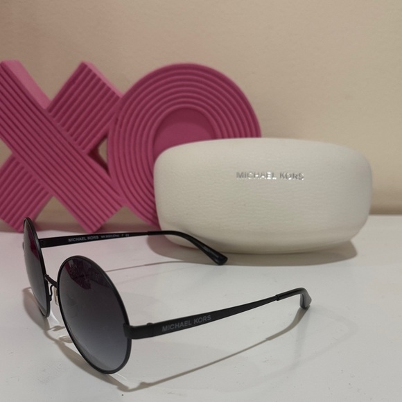 ON HOLD FOR DAEKA Black Round MK Sunglasses - Picture 2 of 4